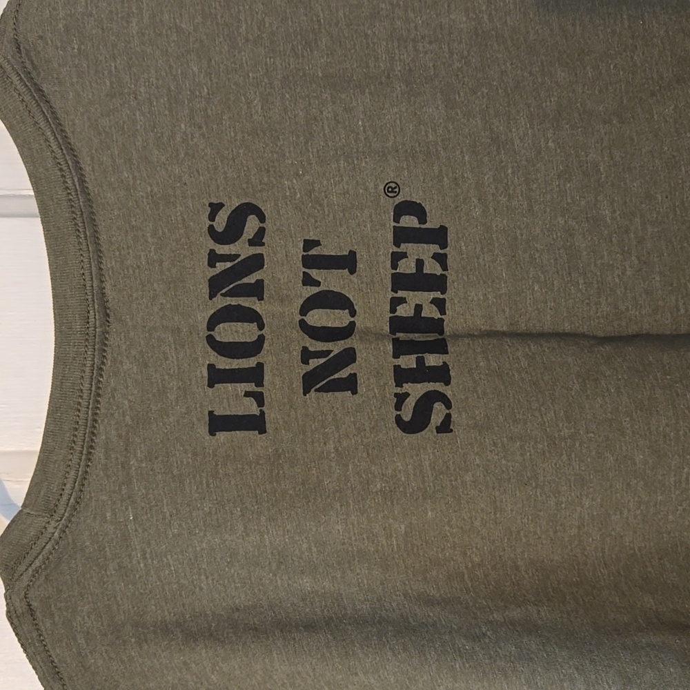 NWT LIONS NOT SHEEP TSHIRT! - Picture 5 of 6